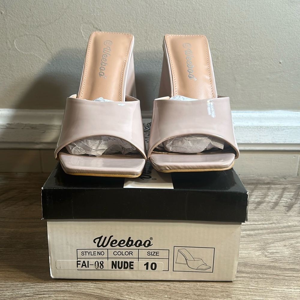 Weeboo nude triangle block open toed heels Size 10